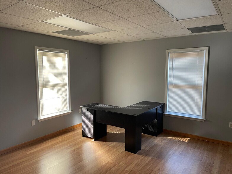 More Photos Of 2312 Peachford Rd, Atlanta Office Residential For Lease