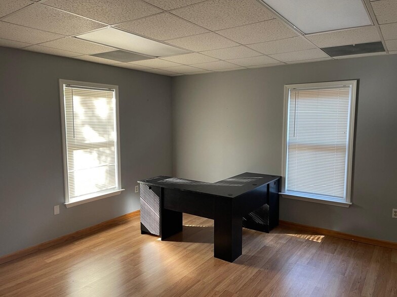 More Photos Of 2312 Peachford Rd, Atlanta Office Residential For Sale