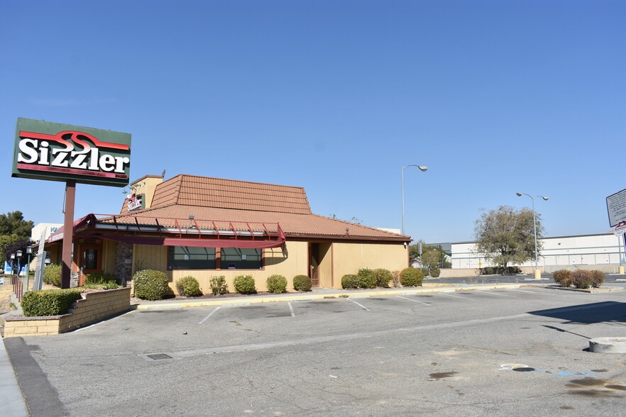 More Photos Of 44430 20th St W, Lancaster Restaurant For Lease