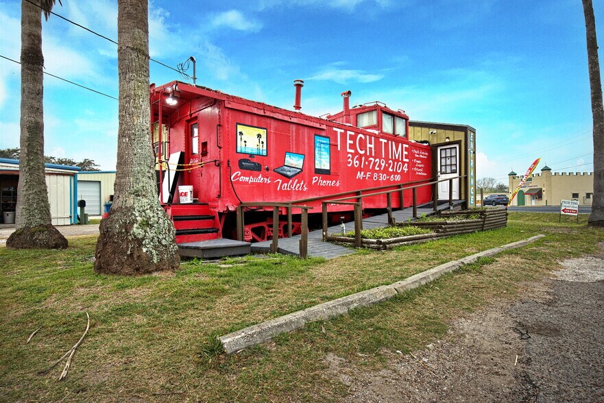 More Photos Of 206 Highway 35 S, Rockport Manufacturing For Sale