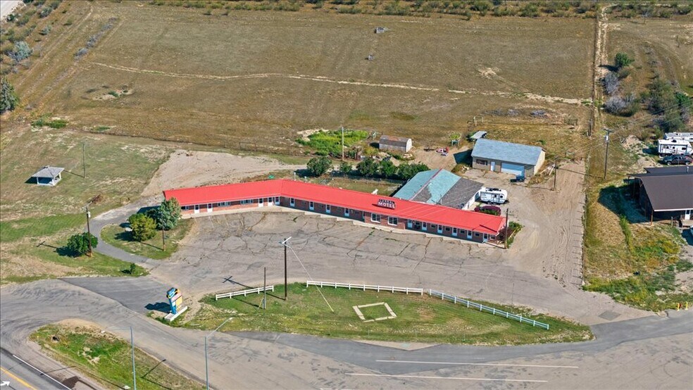 More Photos Of 1307 E Hwy 12, Harlowton Hotel For Sale