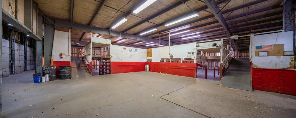 More Photos Of 2516 9th St, Great Bend Warehouse For Sale