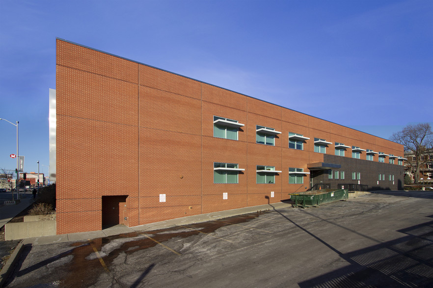 More Photos Of 1-3 E Armour Blvd, Kansas City Office For Lease