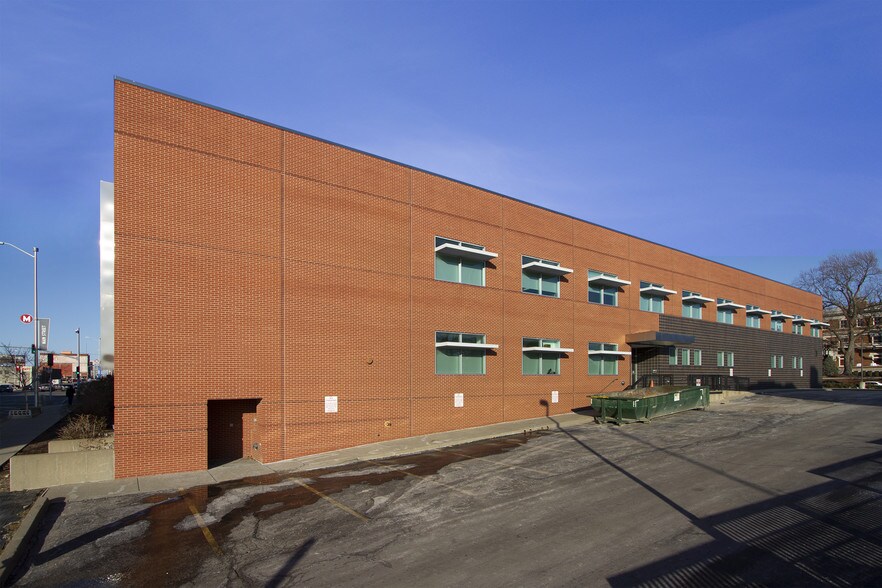 More Photos Of 1-3 E Armour Blvd, Kansas City Office For Sale