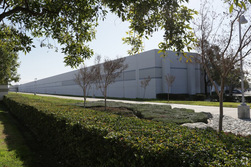 More Photos Of 7551 Cherry Ave, Fontana Distribution For Lease