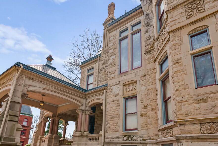 More Photos Of 809 Hall St, Saint Joseph Hospitality For Sale