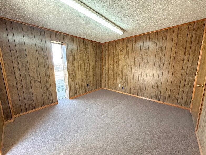 More Photos Of 11730 Highway 152, Pampa Warehouse For Sale