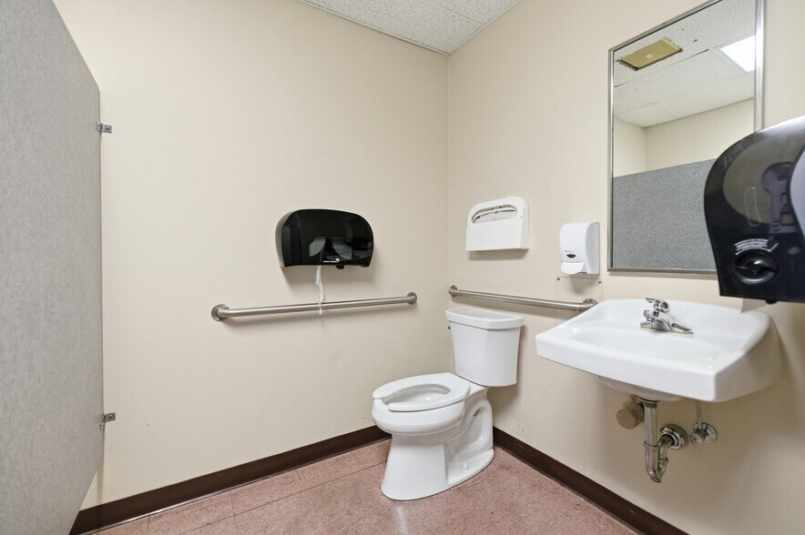 More Photos Of 451 SW 57th Ave, Ocala Distribution For Lease