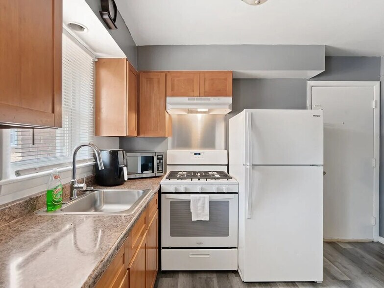 More Photos Of 2130 122nd St, Blue Island Apartments For Sale