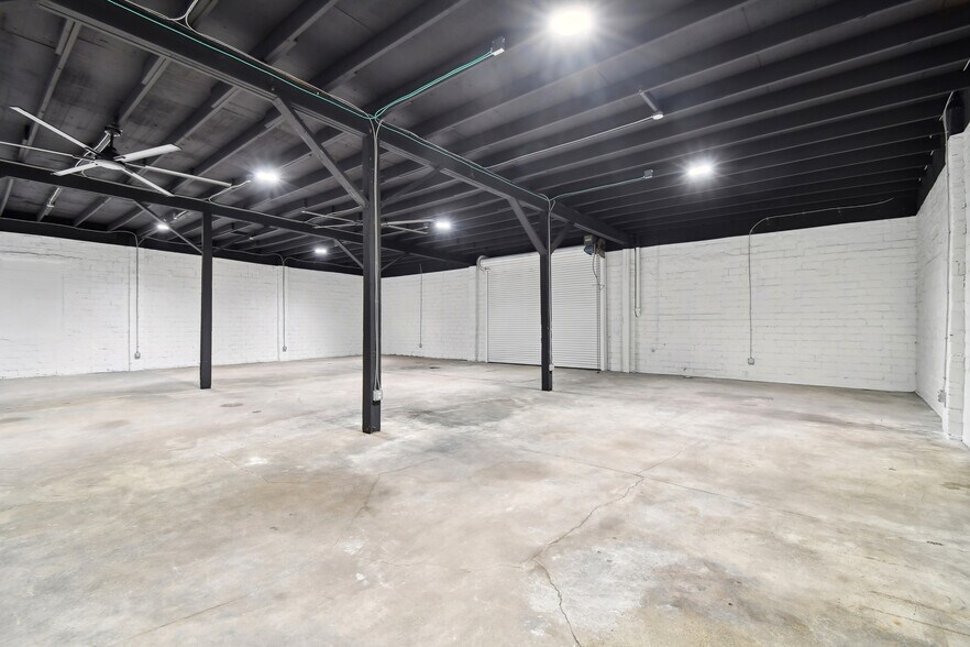 More Photos Of 1704 W Cherry St, Tampa Light Manufacturing For Sale