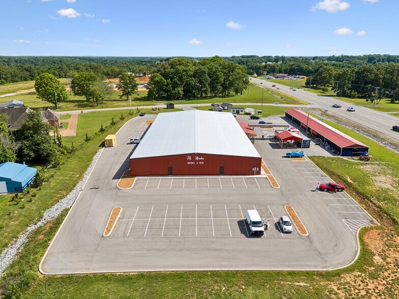 More Photos Of 4070 Old Highway 431, Greenbrier Freestanding For Sale