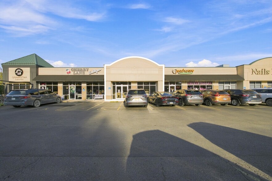 Primary Photo Of 3441 Devils Glen Rd, Bettendorf Storefront For Lease