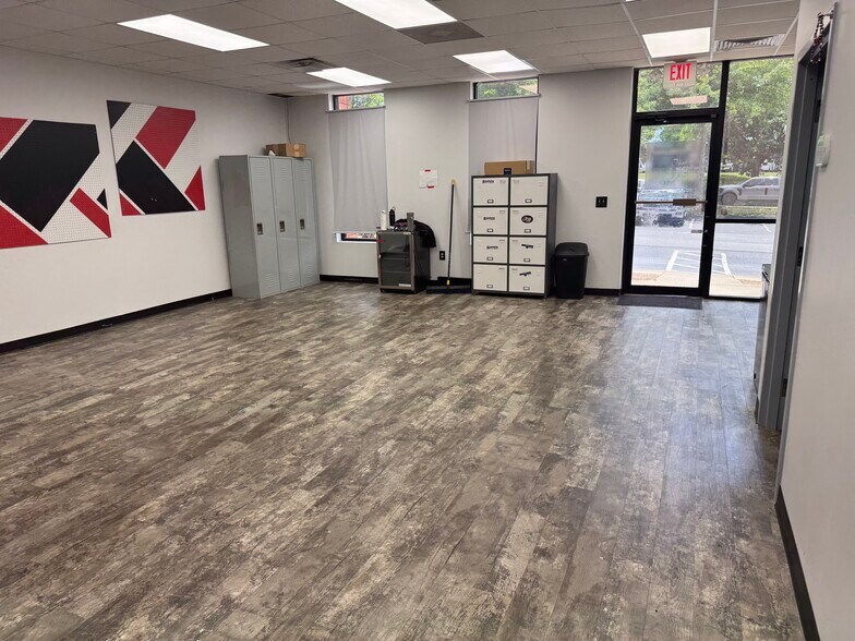 More Photos Of 1060 Union Center Dr, Alpharetta Distribution For Lease