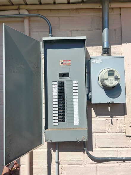 More Photos Of 1408 E Wise St, Bowie Hotel For Sale