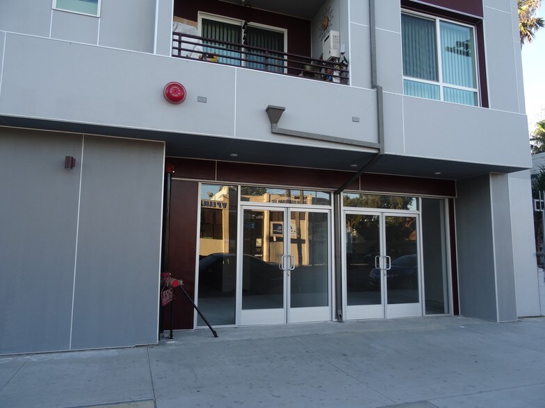 More Photos Of 18711 Sherman Way, Reseda Office For Lease