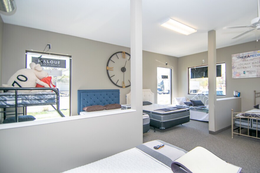 More Photos Of 633 E Main St, Anoka Freestanding For Sale