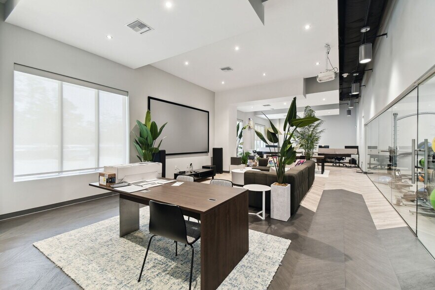 More Photos Of 924 Hale Ave, Brooksville Office For Sale