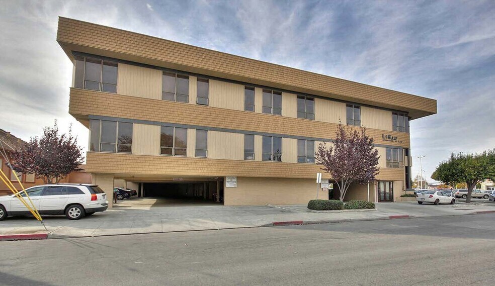 More Photos Of 318 Cayuga St, Salinas Office For Sale