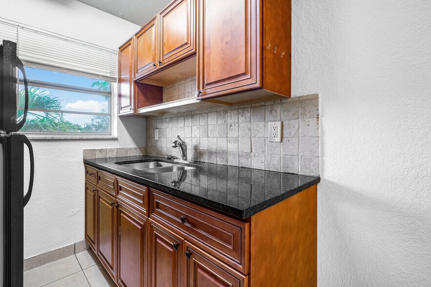 More Photos Of 925 S K St, Lake Worth Apartments For Sale