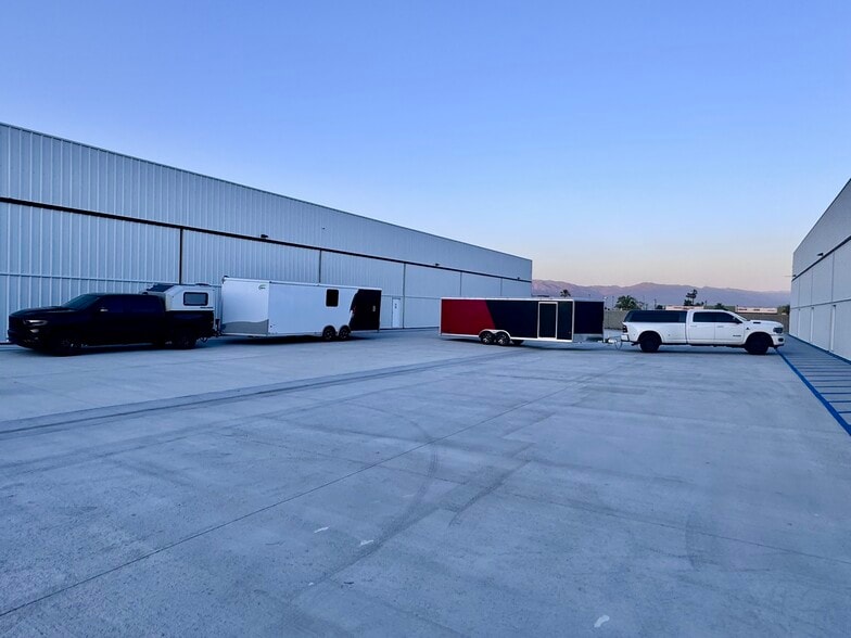 More Photos Of 43250 Sunburst St, Indio Showroom For Sale