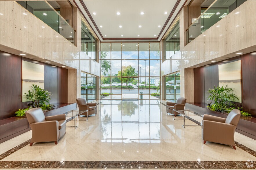 More Photos Of 9140 Arrowpoint Blvd, Charlotte Office For Lease