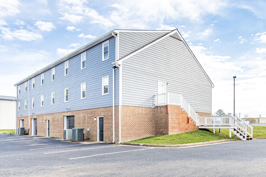 More Photos Of 10810 Hasty Ln, Midlothian Office For Sale