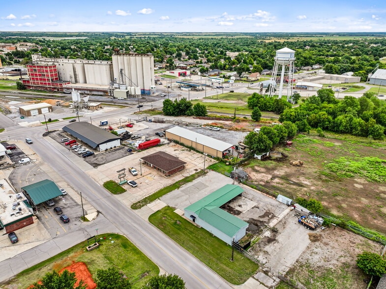 More Photos Of 1401 S Choctaw Ave, El Reno Flex For Lease