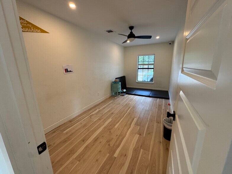 More Photos Of 8911 West Ln, Magnolia Office For Lease