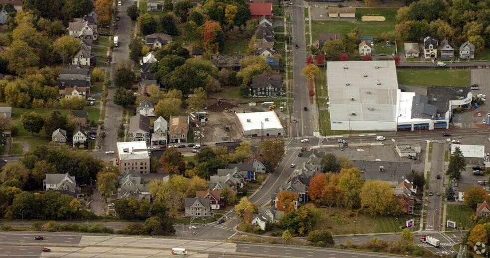 More Photos Of 2826 S Salina St, Syracuse Freestanding For Lease