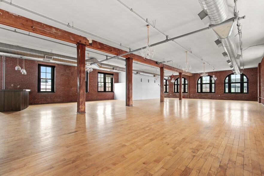 More Photos Of 1900-1904 Locust St, Saint Louis Restaurant For Lease