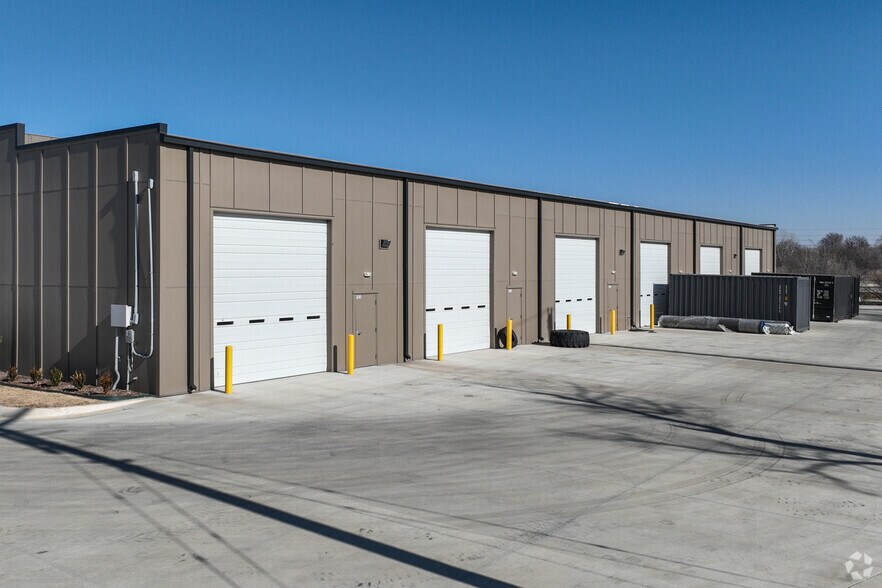 More Photos Of 314 E 5th Ave, Owasso Unknown For Lease