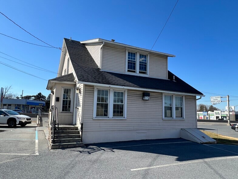 More Photos Of 2321 Macarthur Rd, Whitehall Freestanding For Lease