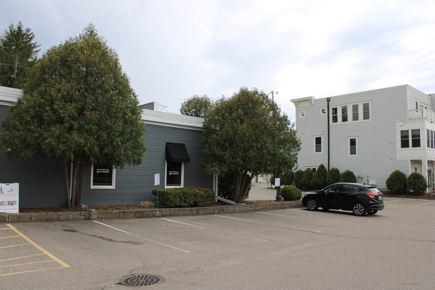 More Photos Of 310-340 Water St, Excelsior Freestanding For Lease