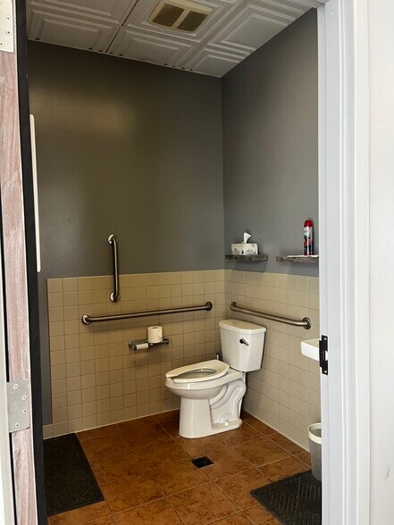 More Photos Of 5401-5439 Shoreline Dr, Mound Unknown For Lease