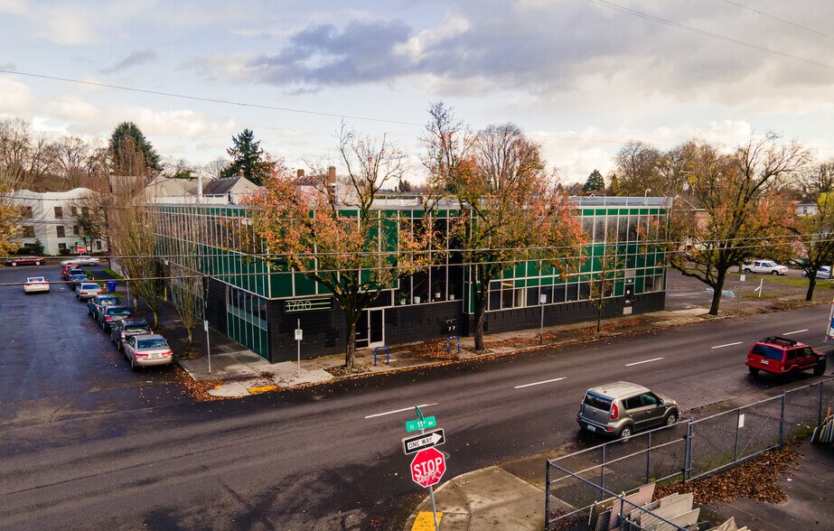More Photos Of 1700 SE 11th Ave, Portland Office For Sale