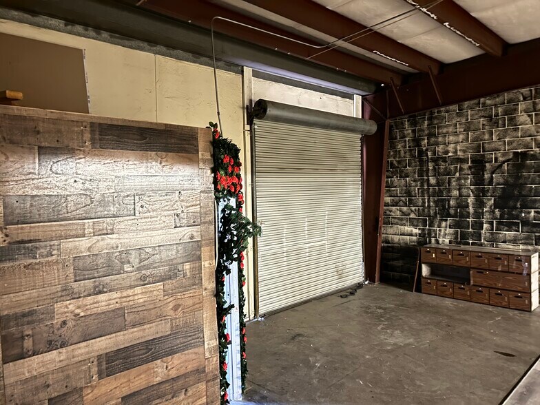 More Photos Of 1011 Commerce Dr, Prescott Warehouse For Lease