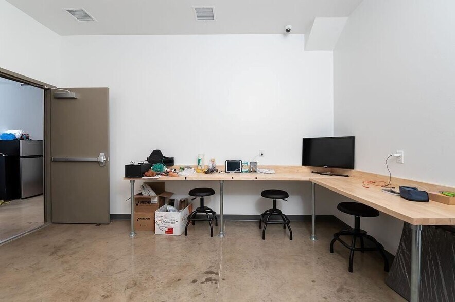 More Photos Of 417 NE 144th Pl, Edmond Light Distribution For Sale