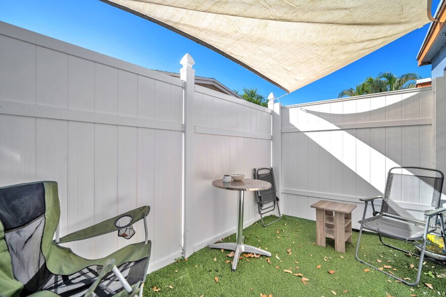 More Photos Of 7151 Taft St, Hollywood Office Residential For Sale