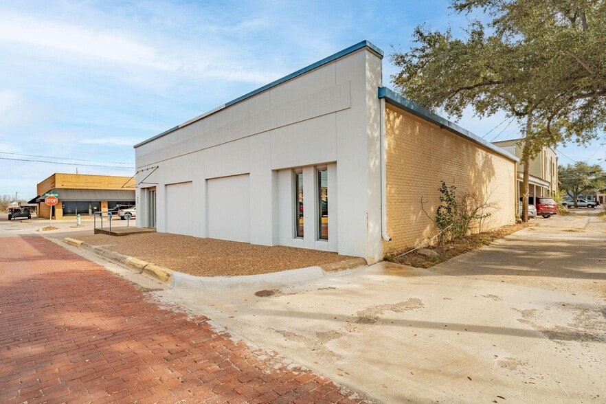 More Photos Of 240 W Green St, Stephenville Office For Sale