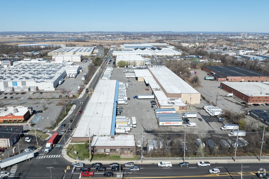 More Photos Of 9101 Tonnelle Ave, North Bergen Warehouse For Lease