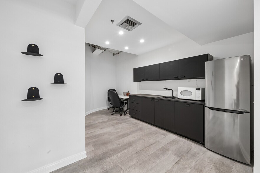 More Photos Of 7966 Beverly Blvd, Los Angeles Loft Creative Space For Lease