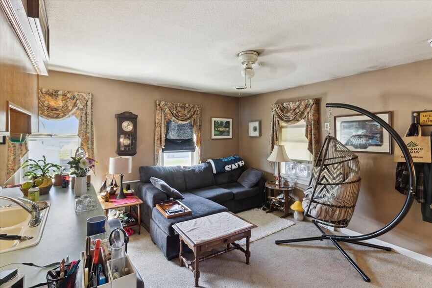 More Photos Of 28080 Waltz Rd, New Boston Restaurant For Sale