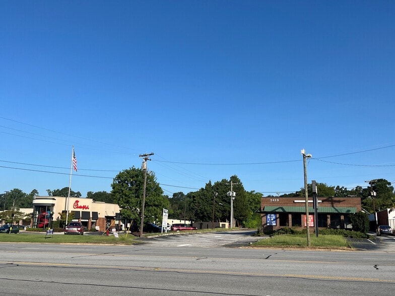 More Photos Of 2813 Wade Hampton Blvd, Taylors Storefront Retail Office For Sale