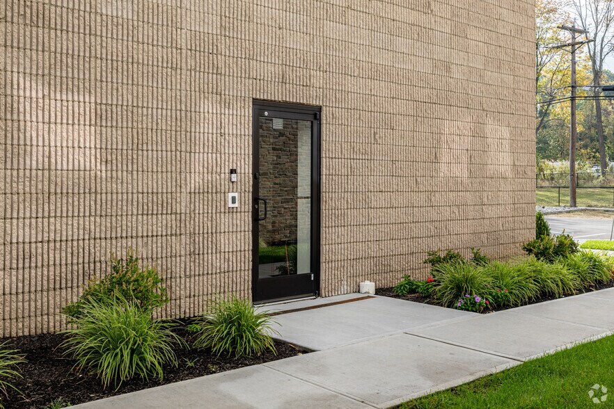 More Photos Of 10 Kingsbridge Rd, Fairfield Office For Lease