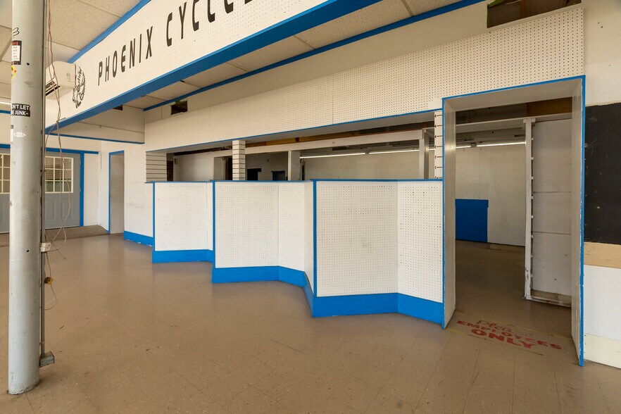 More Photos Of 300 S Illinois Ave, Carbondale Storefront Retail Office For Sale