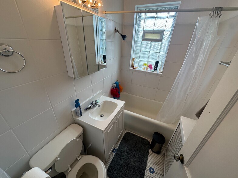 More Photos Of 10856 S Avenue D, Chicago Apartments For Sale