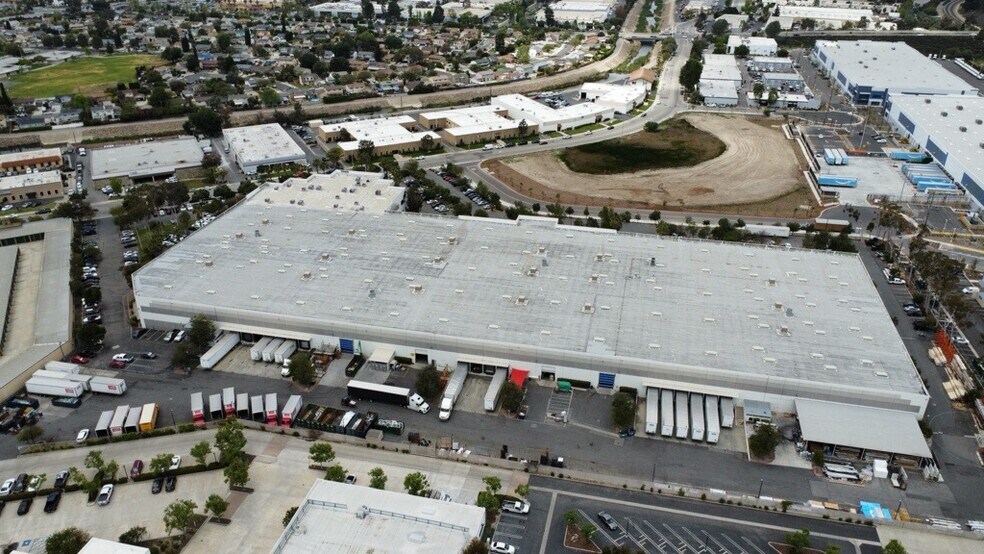 More Photos Of 355 E Easy St, Simi Valley Warehouse For Lease