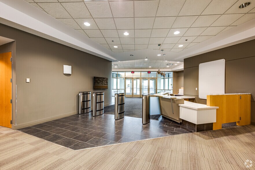 More Photos Of 2655 Eagan Woods Dr, Eagan Office For Lease