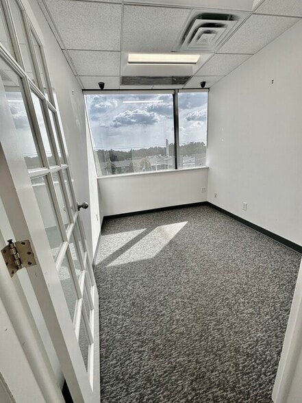 More Photos Of 1111 E Putnam Ave, Greenwich Office For Lease