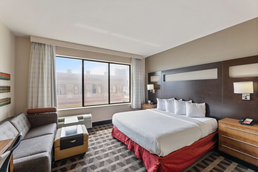More Photos Of 409 E Houston St, San Antonio Hotel For Sale